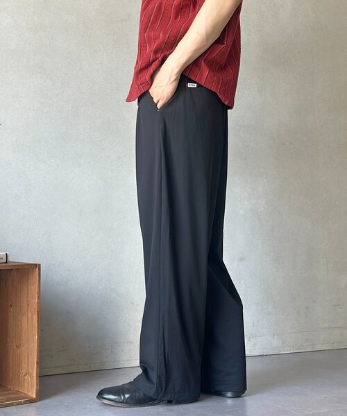 CPCM(シーピーシーエム)の「接触冷感タックワイドスラックス(スラックス・メンズ・チャコールグレー/ブラック/ブラウン/ネイビー・MEDIUM/LARGE/SMALL)」の12枚目の写真