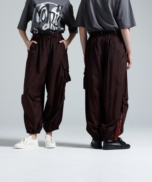 Y-3(ワイスリー)の「Y-3 GRADIENT 3 STRIPES NYLON CARGO PANTS(カーゴパンツ・メンズ・バーガンディー・MEDIUM/X-SMALL/SMALL)」の1枚目の写真