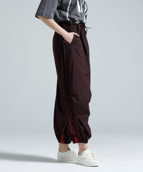 Y-3(ワイスリー)の「Y-3 GRADIENT 3 STRIPES NYLON CARGO PANTS(カーゴパンツ・メンズ・バーガンディー・MEDIUM/X-SMALL/SMALL)」の2枚目の写真