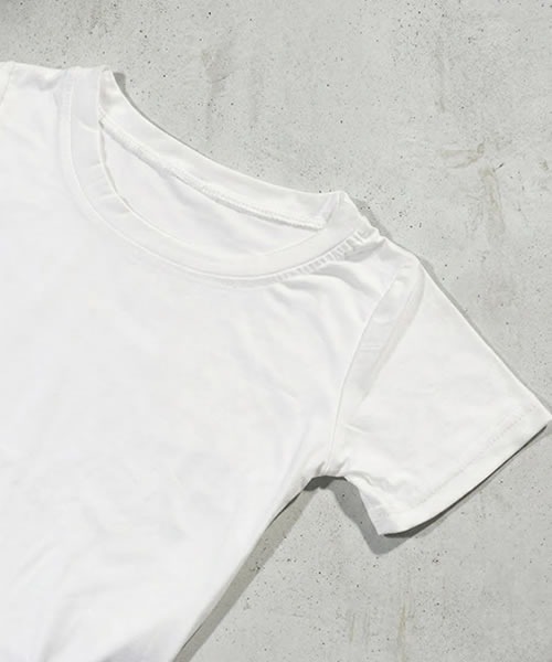Pittok(ピットク)の「ラウンドネック 半袖タイトTシャツ(Tシャツ/カットソー・レディース・ホワイト/ブラック/グレー・MEDIUM)」の6枚目の写真