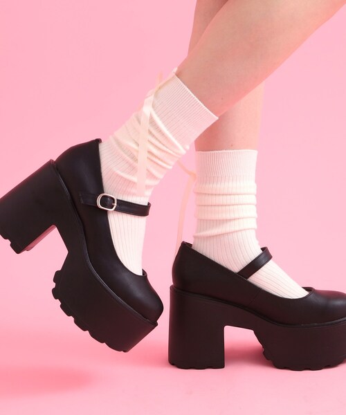 cs T&P(シーエスティーアンドピー)の「厚底ワンストラップパンプス(パンプス・レディース・ブラック/ダークブラウン/レッド系1/ホワイト・L/LL/S/M)」の2枚目の写真