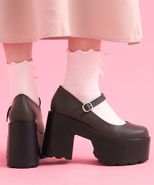 cs T&P(シーエスティーアンドピー)の「厚底ワンストラップパンプス(パンプス・レディース・ブラック/ダークブラウン/レッド系1/ホワイト・L/LL/S/M)」の11枚目の写真