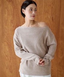 オフショルダーニュアンスニット