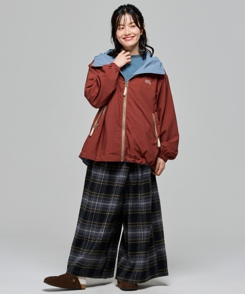 KRIFF MAYER Lady's Collection(クリフメイヤーレディースコレクション)の「アクティブゆったりAラインマウンテンパーカー(マウンテンパーカー・レディース・ネイビー/カラフル/ブラック/その他5/ベージュ/レンガ・MEDIUM/LARGE)」の11枚目の写真