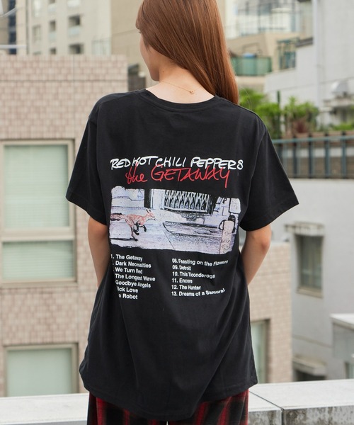 ROOPTOKYO(ループトウキョウ)の「Red Hot Chilli Peppers/レッド・ホット・チリ・ペッパーズ Unisex Premium Carbon T-Shirt: The Gateway Tracklist(Black)(Back Print) バンドTシャツ プリントTシャツ 半袖 クルーネック ロック ストリート メンズ レディース 秋 秋服 2026年秋冬(Tシャツ/カットソー・メンズ・ブラック・S/M/XL)」の6枚目の写真