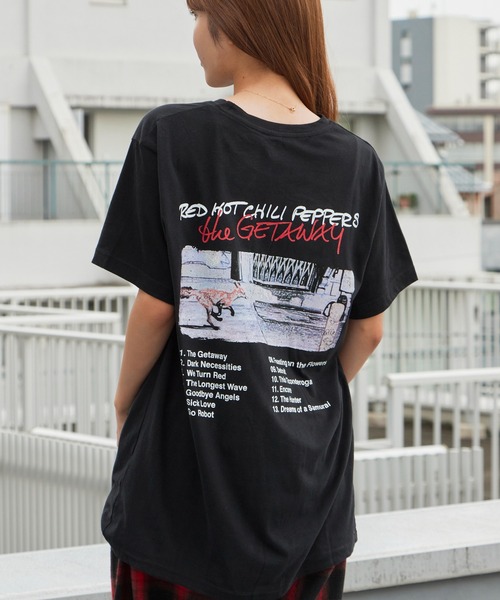 ROOPTOKYO(ループトウキョウ)の「Red Hot Chilli Peppers/レッド・ホット・チリ・ペッパーズ Unisex Premium Carbon T-Shirt: The Gateway Tracklist(Black)(Back Print) バンドTシャツ プリントTシャツ 半袖 クルーネック ロック ストリート メンズ レディース 秋 秋服 2026年秋冬(Tシャツ/カットソー・メンズ・ブラック・S/M/XL)」の7枚目の写真
