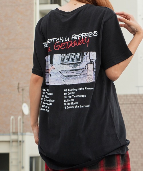 ROOPTOKYO(ループトウキョウ)の「Red Hot Chilli Peppers/レッド・ホット・チリ・ペッパーズ Unisex Premium Carbon T-Shirt: The Gateway Tracklist(Black)(Back Print) バンドTシャツ プリントTシャツ 半袖 クルーネック ロック ストリート メンズ レディース 秋 秋服 2026年秋冬(Tシャツ/カットソー・メンズ・ブラック・S/M/XL)」の8枚目の写真