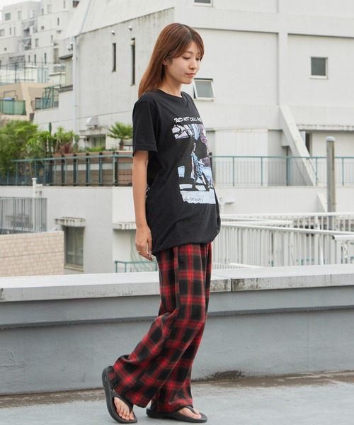 ROOPTOKYO(ループトウキョウ)の「Red Hot Chilli Peppers/レッド・ホット・チリ・ペッパーズ Unisex Premium Carbon T-Shirt: The Gateway Tracklist(Black)(Back Print) バンドTシャツ プリントTシャツ 半袖 クルーネック ロック ストリート メンズ レディース 秋 秋服 2026年秋冬(Tシャツ/カットソー・メンズ・ブラック・S/M/XL)」の10枚目の写真