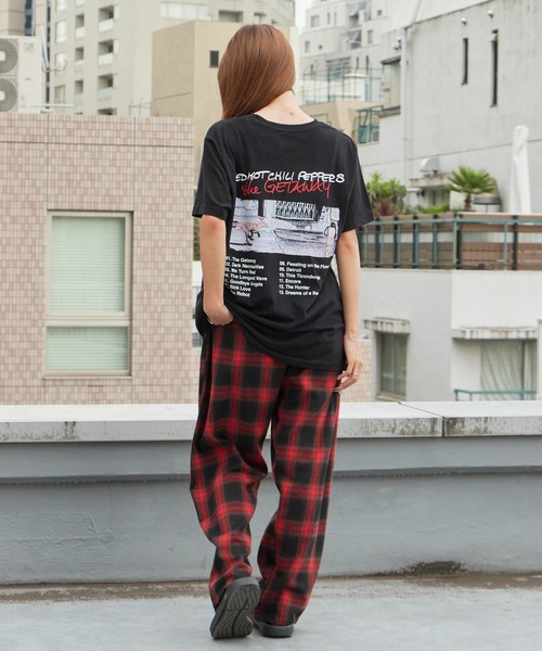 ROOPTOKYO(ループトウキョウ)の「Red Hot Chilli Peppers/レッド・ホット・チリ・ペッパーズ Unisex Premium Carbon T-Shirt: The Gateway Tracklist(Black)(Back Print) バンドTシャツ プリントTシャツ 半袖 クルーネック ロック ストリート メンズ レディース 秋 秋服 2026年秋冬(Tシャツ/カットソー・メンズ・ブラック・S/M/XL)」の12枚目の写真
