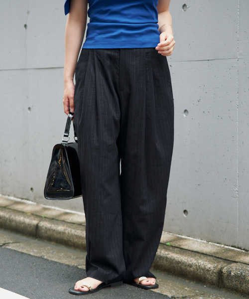 IENA(イエナ)の「《/手洗い可》コクーントラウザーズ(スラックス・レディース・ホワイト/ベージュ/ダークブルー・34/36/38)」の4枚目の写真