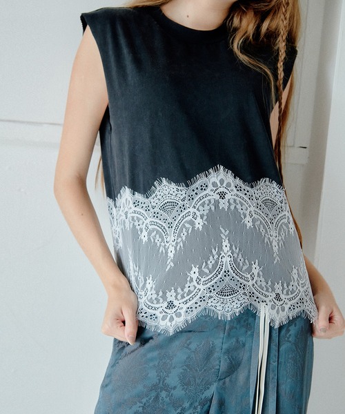 LE CIEL BLEU（ルシェルブルー）の「レースディテールスリーブレスTシャツ / Lace Detail Sleeveless T-Shirt（シャツ/ブラウス・レディース・ブラック/ライトグレー・36）」の2枚目の写真