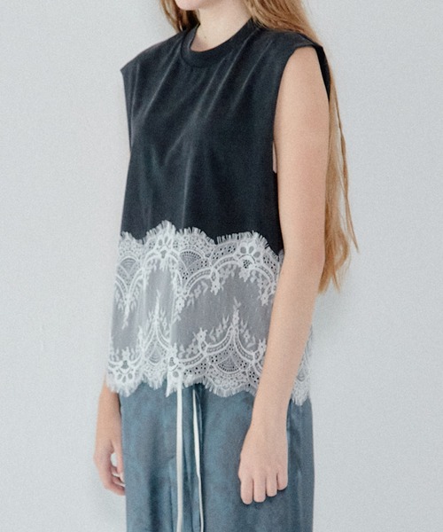 LE CIEL BLEU（ルシェルブルー）の「レースディテールスリーブレスTシャツ / Lace Detail Sleeveless T-Shirt（シャツ/ブラウス・レディース・ブラック/ライトグレー・36）」の4枚目の写真