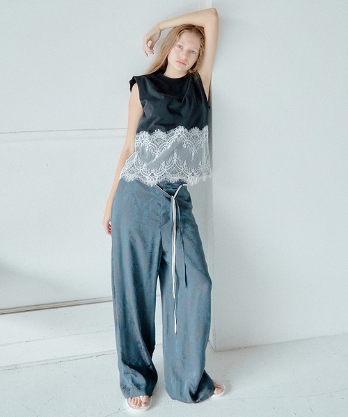 LE CIEL BLEU（ルシェルブルー）の「レースディテールスリーブレスTシャツ / Lace Detail Sleeveless T-Shirt（シャツ/ブラウス・レディース・ブラック/ライトグレー・36）」の3枚目の写真