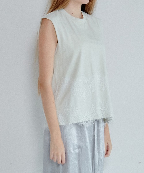 LE CIEL BLEU（ルシェルブルー）の「レースディテールスリーブレスTシャツ / Lace Detail Sleeveless T-Shirt（シャツ/ブラウス・レディース・ブラック/ライトグレー・36）」の15枚目の写真