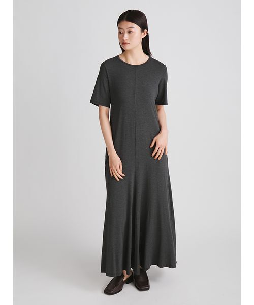 MIESROHE(ミースロエ)の「【洗える】バックリボンカットワンピース(ワンピース・レディース・チャコールグレー/ブラック・1/0)」の5枚目の写真
