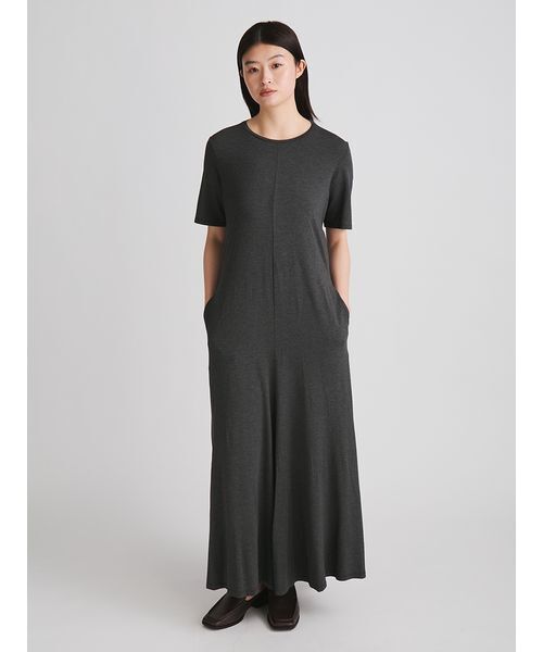 MIESROHE(ミースロエ)の「【洗える】バックリボンカットワンピース(ワンピース・レディース・チャコールグレー/ブラック・1/0)」の6枚目の写真