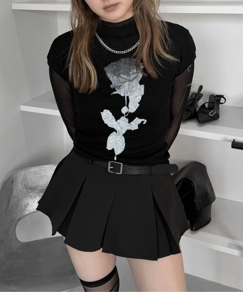 jiasecond.(ジアセカンド)の「【jiasecond.】バラシルエット半袖トップス / トップス 半袖 リブ バラ プリント コンパクト ブラック アイボリー ZOZOTOWN限定(その他トップス・レディース・アイボリー/ブラック・FREE)」の5枚目の写真