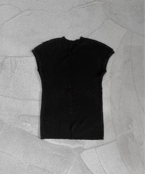jiasecond.(ジアセカンド)の「【jiasecond.】バラシルエット半袖トップス / トップス 半袖 リブ バラ プリント コンパクト ブラック アイボリー ZOZOTOWN限定(その他トップス・レディース・アイボリー/ブラック・FREE)」の10枚目の写真