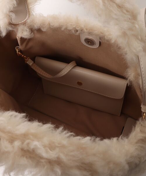 STELLA McCARTNEY(ステラマッカートニー)の「Logo Crossbody Tote Bag Eco Alter Shearling / ロゴ クロスボディ トートバッグ エコ オルター シアリング(トートバッグ・レディース・オートミール・ONE SIZE)」の3枚目の写真