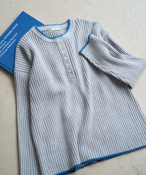FREAK'S STORE(フリークスストア)の「限定展開 配色 ヘンリーネック ニット プルオーバー(Tシャツ/カットソー・レディース・ブラック/オフホワイト/ネイビー/グレー/ナチュラル/ブラウン/ライトグレー・フリ-)」の4枚目の写真
