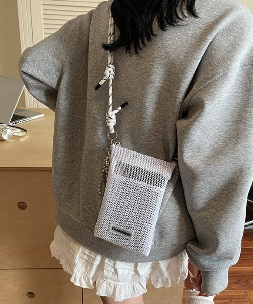 tolene(トレネ)の「メッシュ スクエア スマホバッグ ポケット付き ミニバッグ ショルダーバッグ(ショルダーバッグ・レディース・パープル/ホワイト/ブラック・FREE)」の5枚目の写真