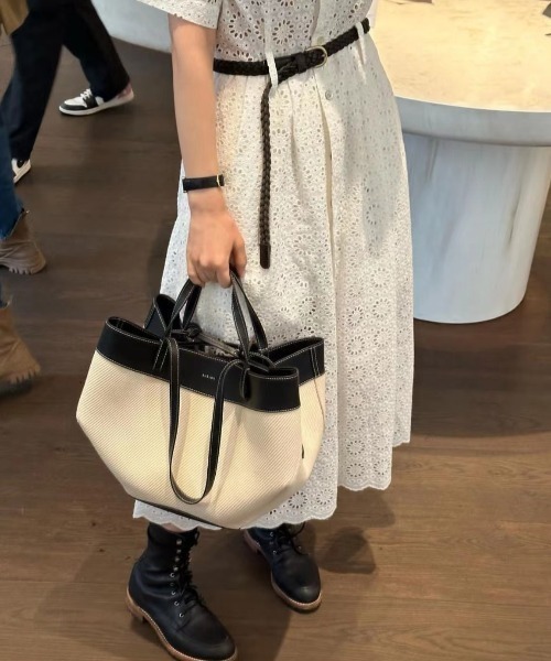 FAVORITO（ファヴォリート）の「パンチングレースシャツワンピース（シャツワンピース・レディース・オフホワイト・F）」の5枚目の写真
