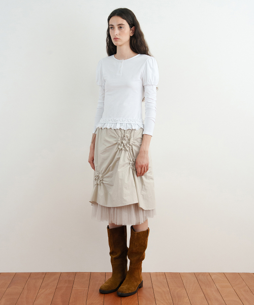 SINOON（シヌーン）の「Flower Shirring Skirt (Light Beige)（スカート・レディース・ライトベージュ・FREE）」の3枚目の写真