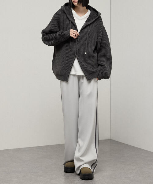 Alfred Alex(アルフレッドアレックス)の「【Alfred Alex】Double Zip Knit Hoodie / ルーズシルエット ダブルジップニットパーカー(ニット/セーター・メンズ・ダークブラウン/ダークグレー/ブラック/レッド・L/M)」の16枚目の写真