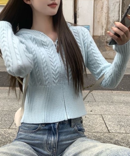 SHERU(シェル)の「ケーブル編みジップニットパーカー(パーカー・レディース・ブルー/グレー/ベージュ/ブラック・M)」の13枚目の写真