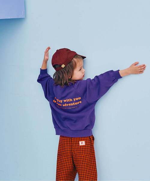 p.premier(ピードットプルミエ)の「親子お揃いでイロチ買いしたいロゴトレーナー(スウェット・キッズ・ブラック/ブラウン/アイボリー/イエロー/レッド/ブルー/ダークブラウン/オレンジ/サックスブルー/グリーン/パープル/ピンク・140/80/90/100/110/120/130)」の8枚目の写真