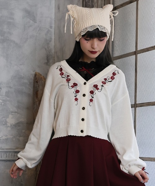 axes femme(アクシーズファム)の「薔薇刺繍×蝙蝠釦ニットカーデ(カーディガン/ボレロ・レディース・キナリ/パープル/ブラック・FREE)」の2枚目の写真