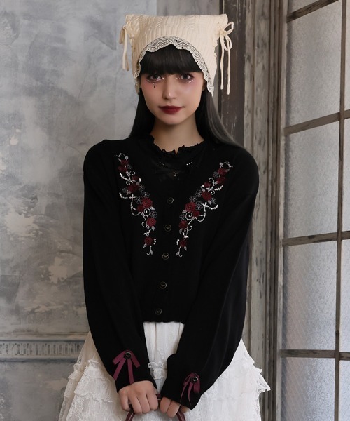 axes femme(アクシーズファム)の「薔薇刺繍×蝙蝠釦ニットカーデ(カーディガン/ボレロ・レディース・キナリ/パープル/ブラック・FREE)」の7枚目の写真