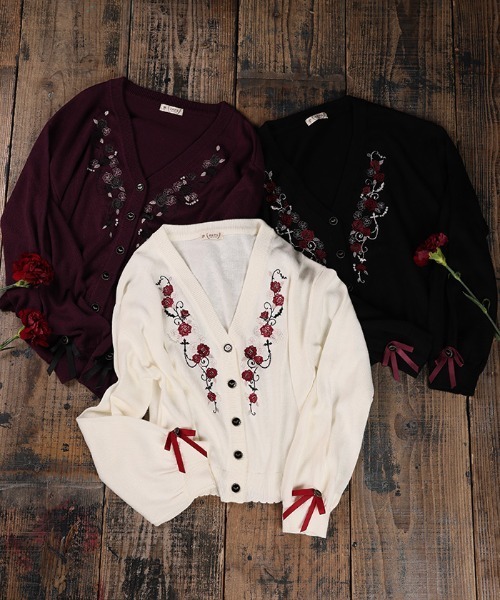 axes femme(アクシーズファム)の「薔薇刺繍×蝙蝠釦ニットカーデ(カーディガン/ボレロ・レディース・キナリ/パープル/ブラック・FREE)」の13枚目の写真