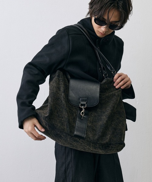 セール】Grunge Leather Pocket Shoulder Bag / グランジ レザー