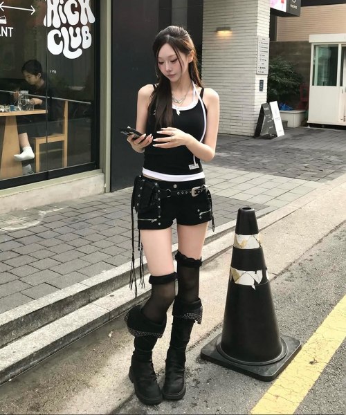 INEGI(イネギ)の「Angled Seam Zip Shorts (black)(その他パンツ・レディース・その他・SMALL/MEDIUM)」の3枚目の写真