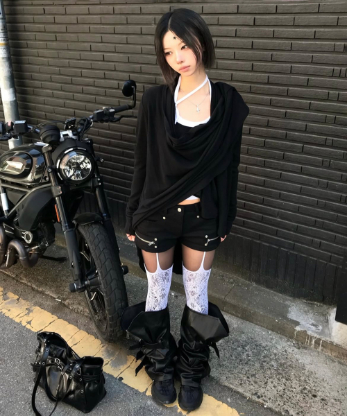 INEGI(イネギ)の「Angled Seam Zip Shorts (black)(その他パンツ・レディース・その他・SMALL/MEDIUM)」の5枚目の写真