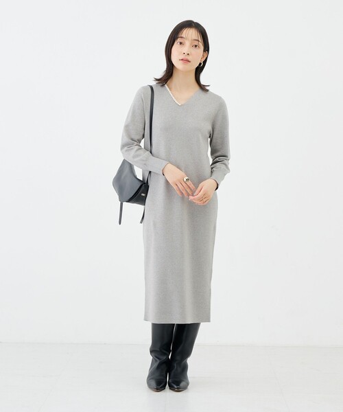 NOLLEY’S Sophi（ノーリーズソフィ）の「【WEB限定】《手洗い可能》片衿パール総針コクーンワンピース（ワンピース・レディース・グレー/ダークネイビー・36/38）」の2枚目の写真