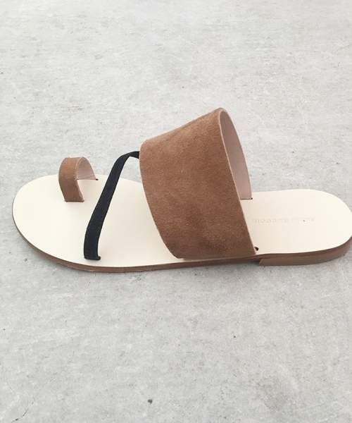 Banner Barrett（バナーバレット）の「【FABIO RUSCONI】BannerBarrett別注　フラットサンダル（サンダル・レディース・キャメル/マスタード/ブラック・37/35/36）」の4枚目の写真