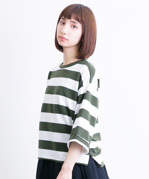 MERLOT(メルロー)の「ボーダーワイドクロップドトップス1017/1128(Tシャツ/カットソー・レディース・ネイビー/イエロー/ブラック/カーキ・FREE)」の2枚目の写真