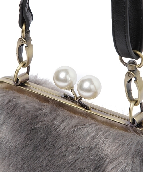 niko and...（ニコアンド）の「オリジナル口金フェイクファーショルダー【niko and ...】（ショルダーバッグ・レディース・グレー/ベージュ/イエロー/ピンク・0）」の8枚目の写真