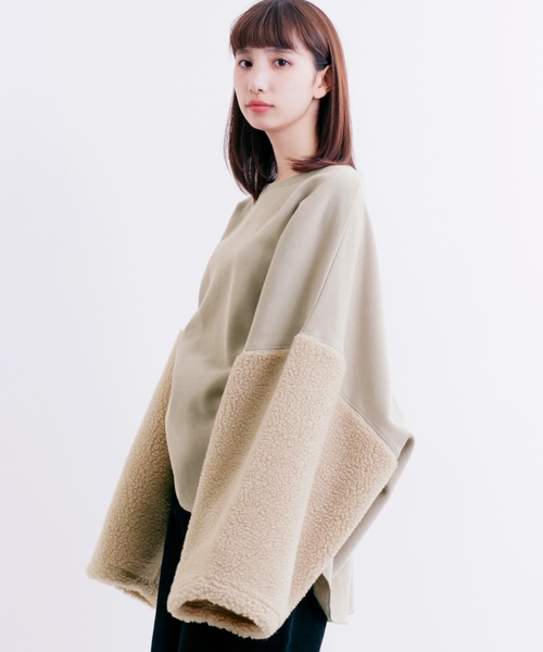 MERLOT（メルロー）の「ボアワイドスリーブビッグシルエットスウェットプルオーバー1100（スウェット・レディース・アイボリー/ブラック/グレー/ベージュ/ピンク・FREE）」の4枚目の写真