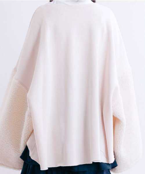 MERLOT（メルロー）の「ボアワイドスリーブビッグシルエットスウェットプルオーバー1100（スウェット・レディース・アイボリー/ブラック/グレー/ベージュ/ピンク・FREE）」の11枚目の写真