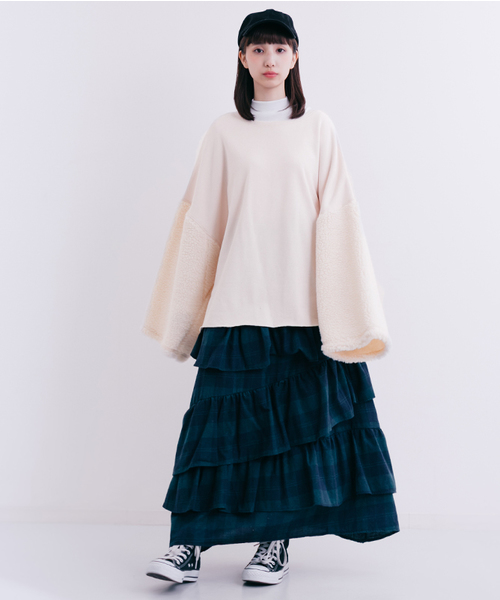 MERLOT（メルロー）の「ボアワイドスリーブビッグシルエットスウェットプルオーバー1100（スウェット・レディース・アイボリー/ブラック/グレー/ベージュ/ピンク・FREE）」の7枚目の写真