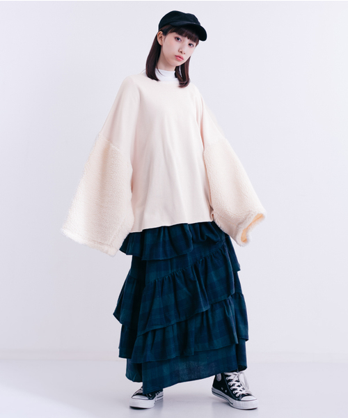 MERLOT（メルロー）の「ボアワイドスリーブビッグシルエットスウェットプルオーバー1100（スウェット・レディース・アイボリー/ブラック/グレー/ベージュ/ピンク・FREE）」の13枚目の写真