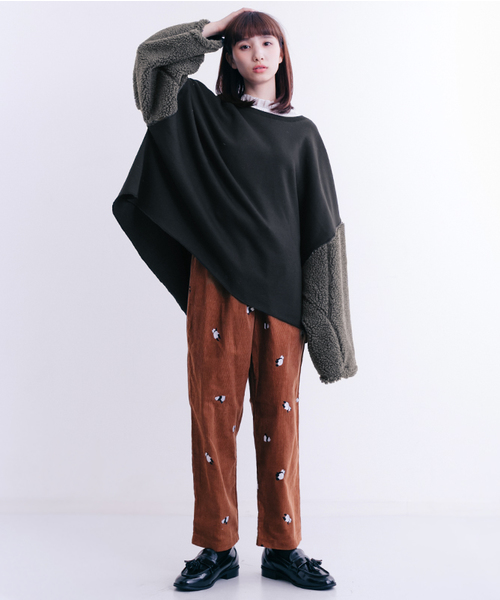 MERLOT（メルロー）の「ボアワイドスリーブビッグシルエットスウェットプルオーバー1100（スウェット・レディース・アイボリー/ブラック/グレー/ベージュ/ピンク・FREE）」の15枚目の写真