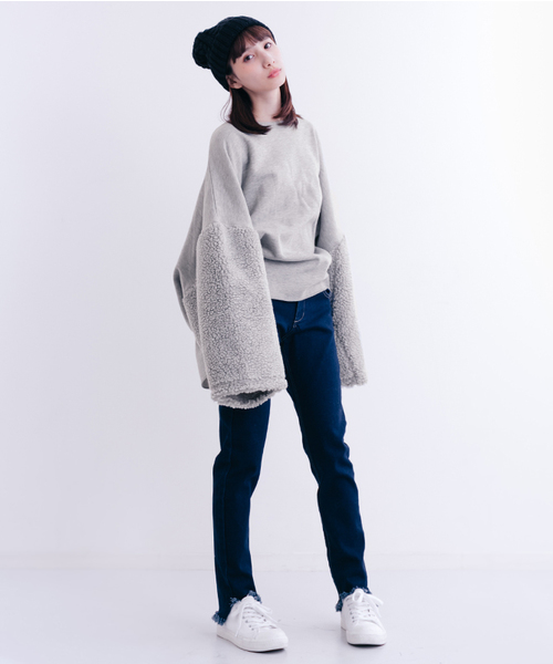 MERLOT（メルロー）の「ボアワイドスリーブビッグシルエットスウェットプルオーバー1100（スウェット・レディース・アイボリー/ブラック/グレー/ベージュ/ピンク・FREE）」の10枚目の写真