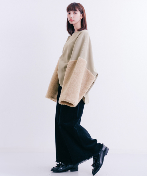 MERLOT（メルロー）の「ボアワイドスリーブビッグシルエットスウェットプルオーバー1100（スウェット・レディース・アイボリー/ブラック/グレー/ベージュ/ピンク・FREE）」の12枚目の写真