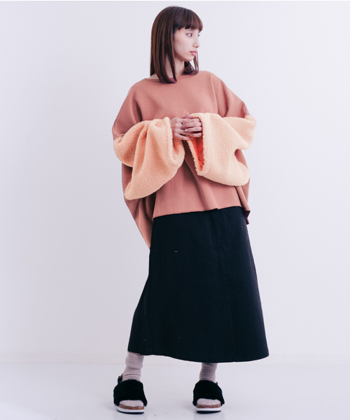 MERLOT（メルロー）の「ボアワイドスリーブビッグシルエットスウェットプルオーバー1100（スウェット・レディース・アイボリー/ブラック/グレー/ベージュ/ピンク・FREE）」の8枚目の写真