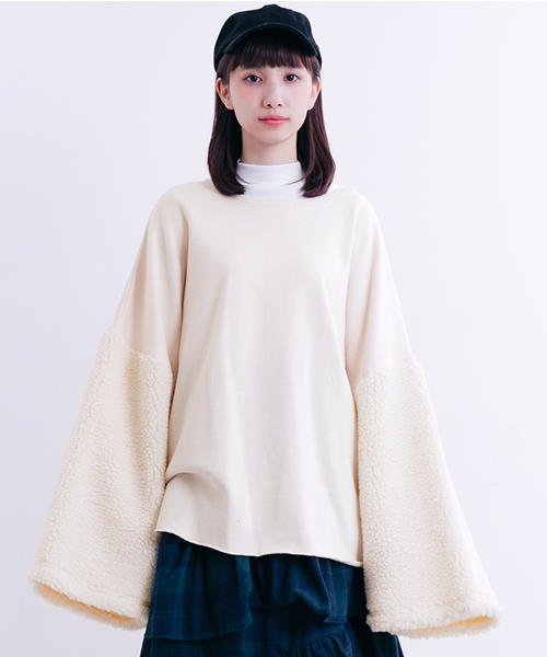 MERLOT（メルロー）の「ボアワイドスリーブビッグシルエットスウェットプルオーバー1100（スウェット・レディース・アイボリー/ブラック/グレー/ベージュ/ピンク・FREE）」の21枚目の写真