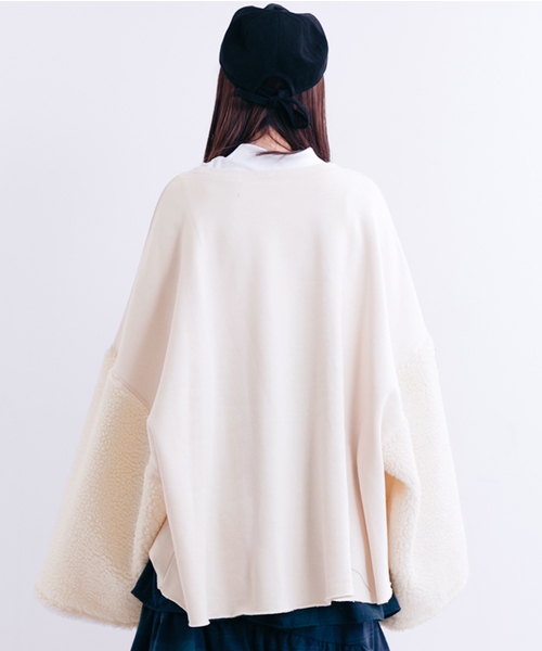 MERLOT（メルロー）の「ボアワイドスリーブビッグシルエットスウェットプルオーバー1100（スウェット・レディース・アイボリー/ブラック/グレー/ベージュ/ピンク・FREE）」の20枚目の写真